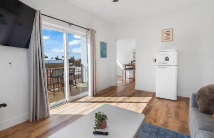 Rise Suites Oceanside - Photo 24