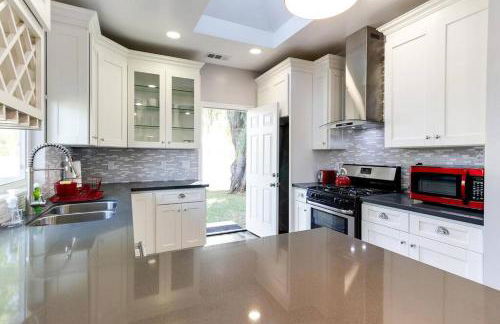 Stylish Modern Lake Balboa Retreat 3 Bedroom House - Foto 14