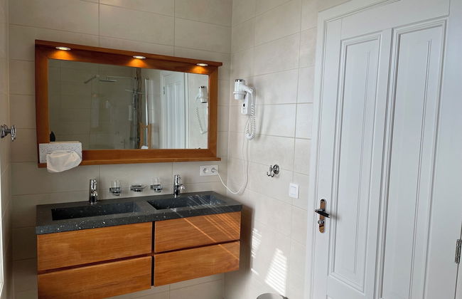 Le Baron Apartments - Photo 28