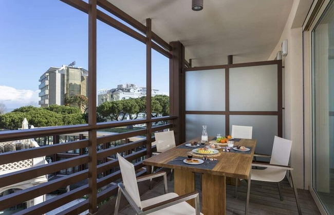 Embassy Aparthotel - Photo 1