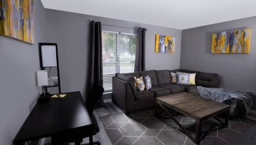 604 1 Two Bedroom One Bath with King near Main Street - Foto 2