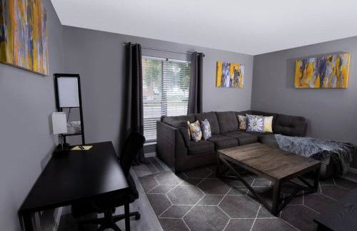 604 1 Two Bedroom One Bath with King near Main Street - Foto 2