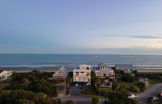 Ocean's Eye by Avantstay Beach Front Home w/ Roof Top, Pool & Putting Green! - Foto 48