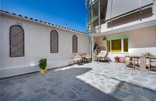 Central, Calm with Courtyard - Foto 59