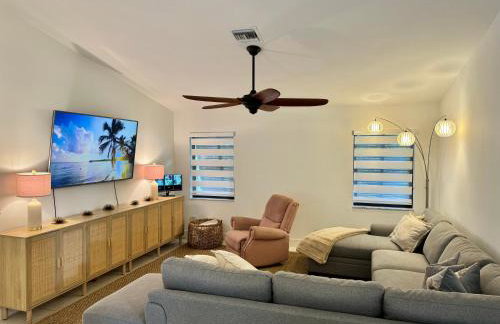 Three-Bedroom House - Best area-Heated Pool-Spa and Sauna Close to Beaches - Foto 16