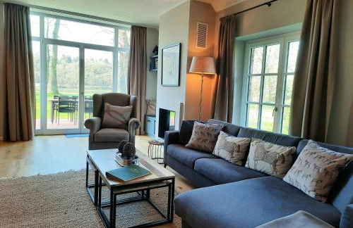 Forestry Chic Flat With Lake And Forest View - Photo 29