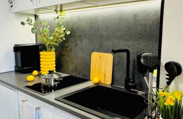 Black&Yellow Apartment Bielefeld 24h Check in WLAN Parkplatz ÖPNV - Foto 7