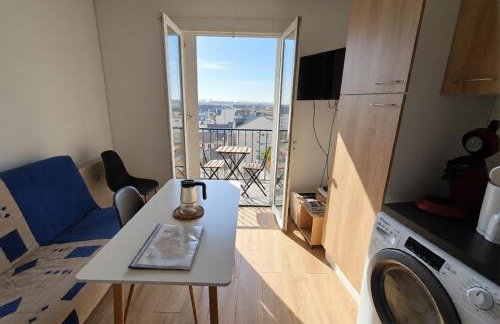 Appartement 28m2 avec balcon proche gare SNCF, café thé WIFI gratuits - Netflix - Balcon - Foto 1