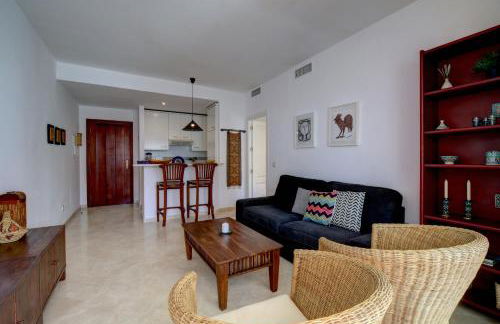 Luxury Beachfront Apartment with Pool in Costalita - Photo 9