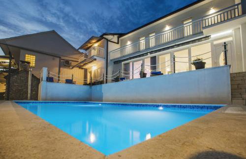 Holiday home Leko with outdoor pool and hot tub , can fit 22 people - Foto 9