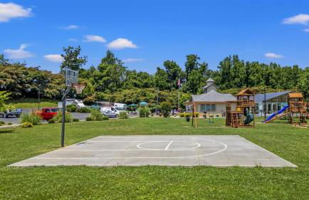 Smoky Mountain View Condo- Hot Tub, Indoor Pool, Walking Path, Playground - Foto 21