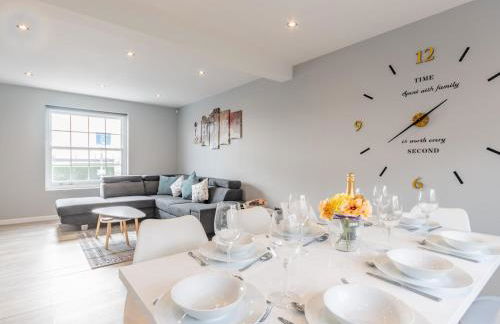 4-Bedroom Seafront House in Southend Sea Views - Pass the Keys - Foto 19