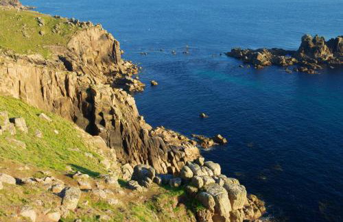 Hillside Studio - Photo 42