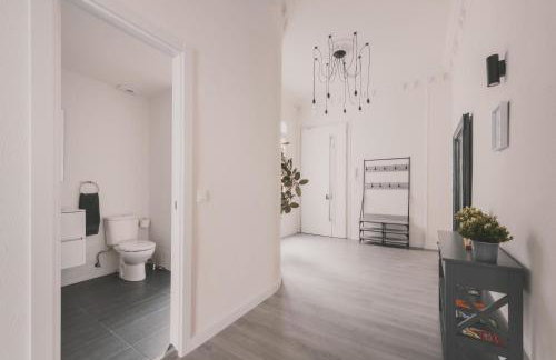 Amplio Piso de 7 habs, 4 baños sobre calle Gran Vía - Foto 40