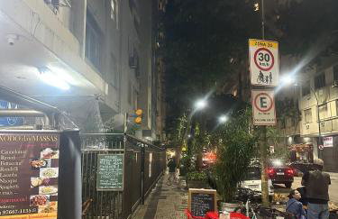 Copacabana Leme, a uma quadra da praia e ótima localização - Photo 9