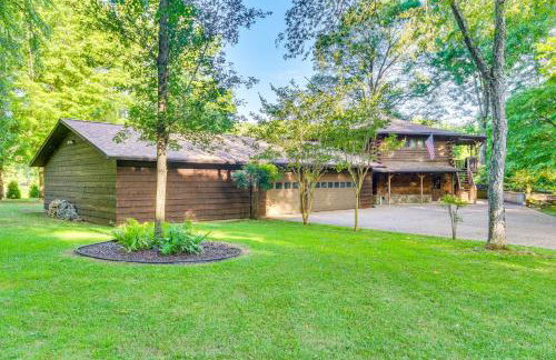 Family-Friendly Riverfront Manor on the Little Red - Foto 42