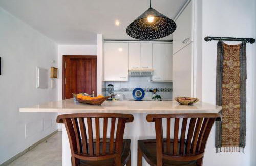 Luxury Beachfront Apartment with Pool in Costalita - Photo 12