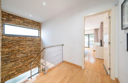 GuestReady - Charming family retreat with pool - Photo 39