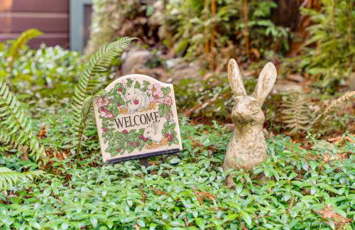 13 Mi to Beach! Forest Brook Creekfront Cabin - Foto 30