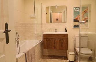 La Grande Bourgade-Authentique Maison en Pierre avec Terrasse Climatisation au Cœur d'Uzès - Foto 29