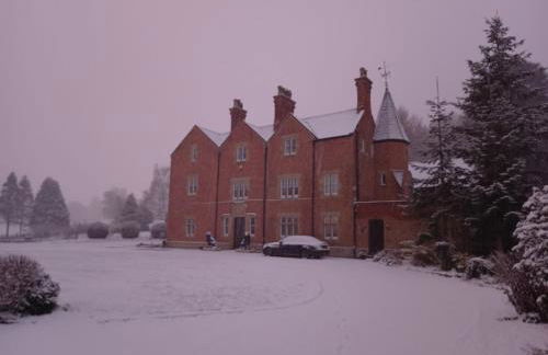 The West Wing at Eriviat Hall Hot Tub - Photo 53