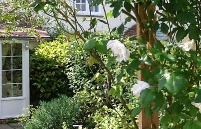 Pretty Cottage Near City Sea - Foto 28