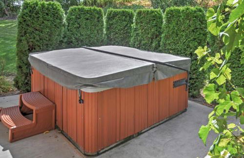 Gorgeous Wapato Point Lakehouse with Private Hot Tub - Foto 21