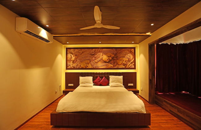 Royal Oakwood Villa by Shiloh Stay - Photo 2