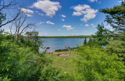 Private Dock Lakefront Family Home in Outing - Foto 15