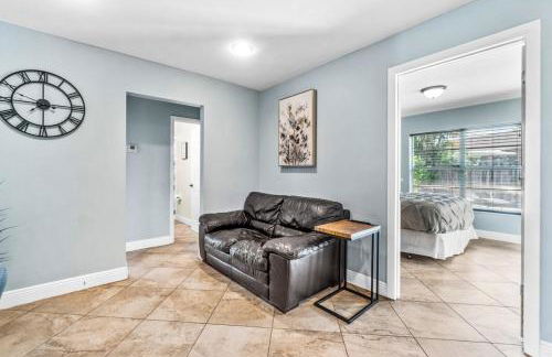 Bright and Comfy 5 Star Location with a Heated Pool - Photo 11