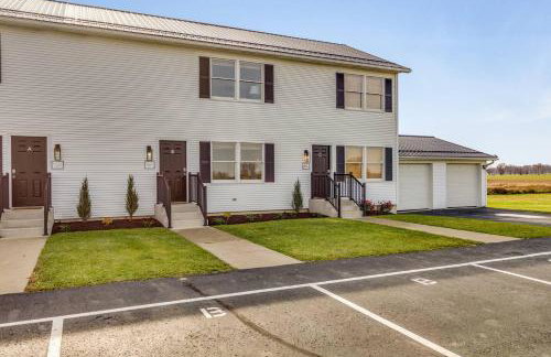 Cozy 2BR Condo w Private Patio - Vintage Charm - Foto 23