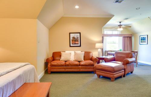Springfield Studio Rental w/ Golf Course View! - Foto 5