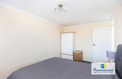 AUSTER CLOSE by BOURNECOAST - A Family Home with Garden and Parking - WIFI - HB9617 - Foto 13