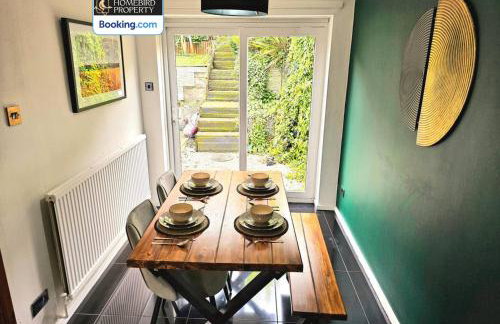 2 Large Bedroom House By Homebird Property Management Short Lets & Serviced Accommodation Leeds With Private Parking & Garden - Foto 6