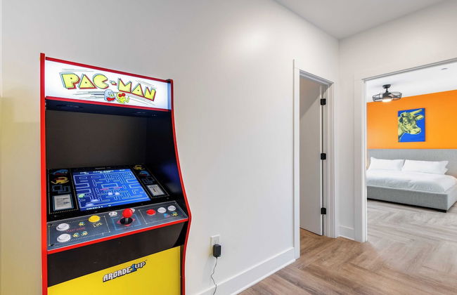 Dual Bachelor Pads w/ Rooftop Lounge & Games Sleeps 26 5 Min to Broadway - Foto 28