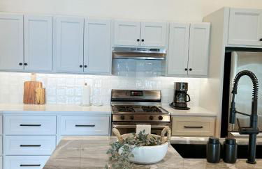 Newly Renovated 4B, 2.5 bath Lakefront home with South Grand Lake Views and dock - Foto 11