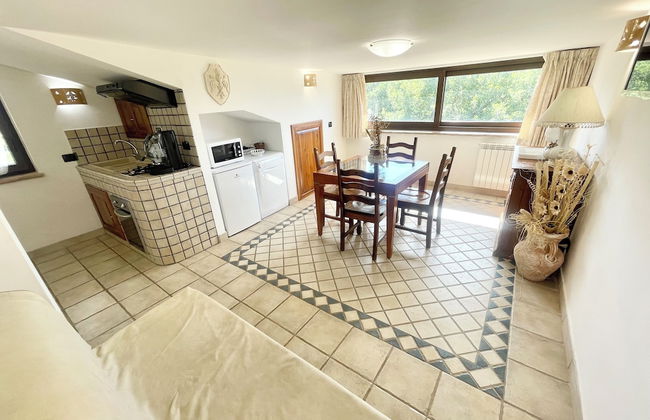 Pool, Jacuzzi and Events Room - Charming Villa in Umbria - Sleeps 24 - Lake View - Foto 33