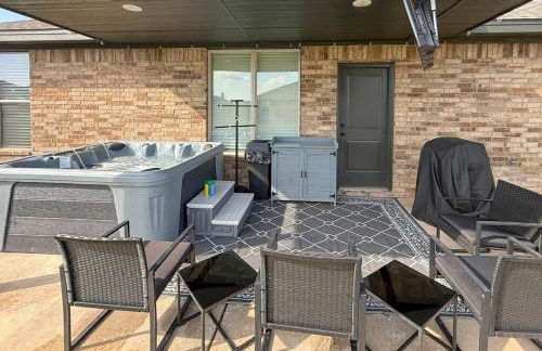 Hot Tub and Game Room Raider Resort in Lubbock - Foto 31