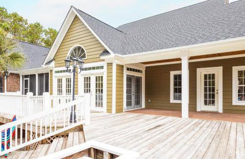 Exquisite home with pool, enclosed yard, fireplace, central AC, & washer/dryer - Foto 38