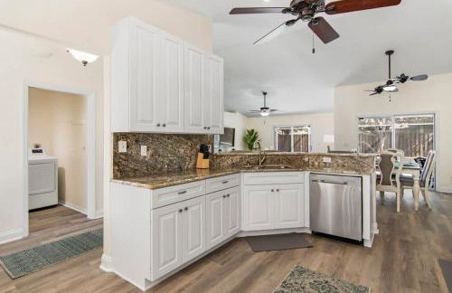 Beach Getaway - Private Heated Pool & 2 King Beds - Foto 30