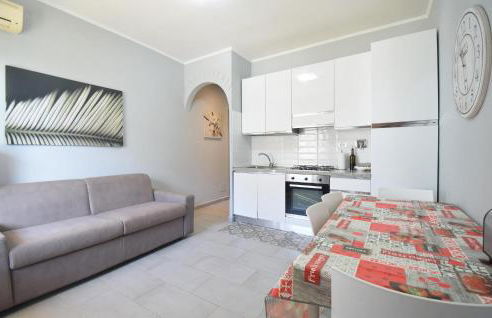 Gorgeous Apartment In Marina Di Ardea - Foto 9