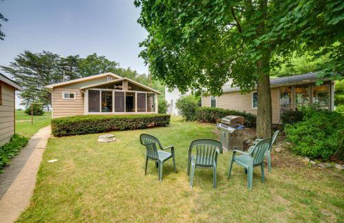 Lakefront Cottage with Deck Near Indiana Beach! - Foto 3