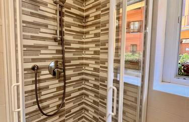 BelSorriso Varese 2 - Elegance City Residence with Private Parking -Reservation Required- - Foto 9