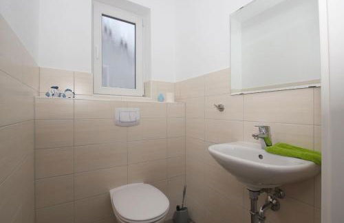 F-1037 Ferienhaus Neuendorf Haus Terrasse, Gartennutzung, Meerblick - Photo 13