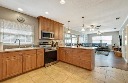 Exquisite Retreat with Heated Pool for 14 Guests, Pool Table Paradise! - Foto 15