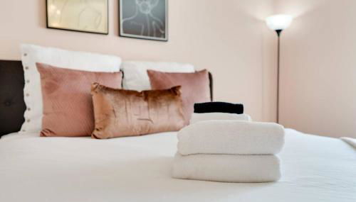 Prime Location With Balcony Near Broadway and Top Golf - Foto 3