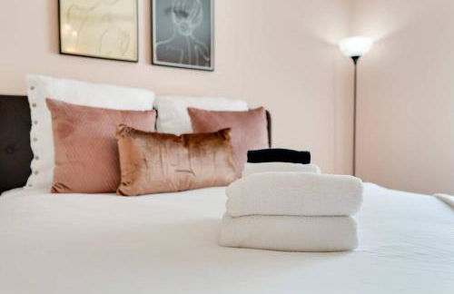 Prime Location With Balcony Near Broadway and Top Golf - Foto 3