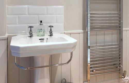 Castle Rock Llangrannog - Photo 13