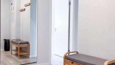 New 3 Bedroom Luxury Family Apartment - Airco, King Size Beds, Fully equipped kitchen, Balcony, Washingmachine, 2 bathrooms, Free parking, Fast Internet, 142m2 - Photo 5, wardrobe