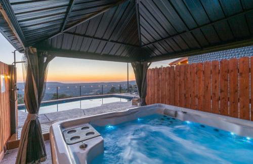 4000 SF, 20 Acre Gated Luxe Estate, Game Room, Pano View, Pool, Spa - Foto 76